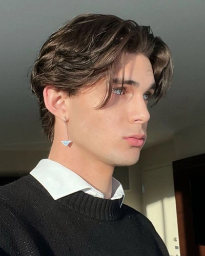 Classic Natural Flow Haircut for Men